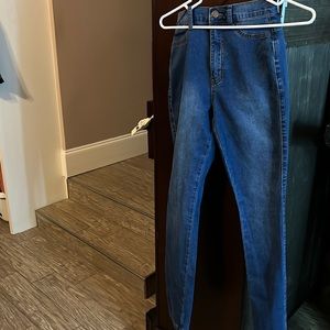 Fashion Nova Size 7 medium blue wash
